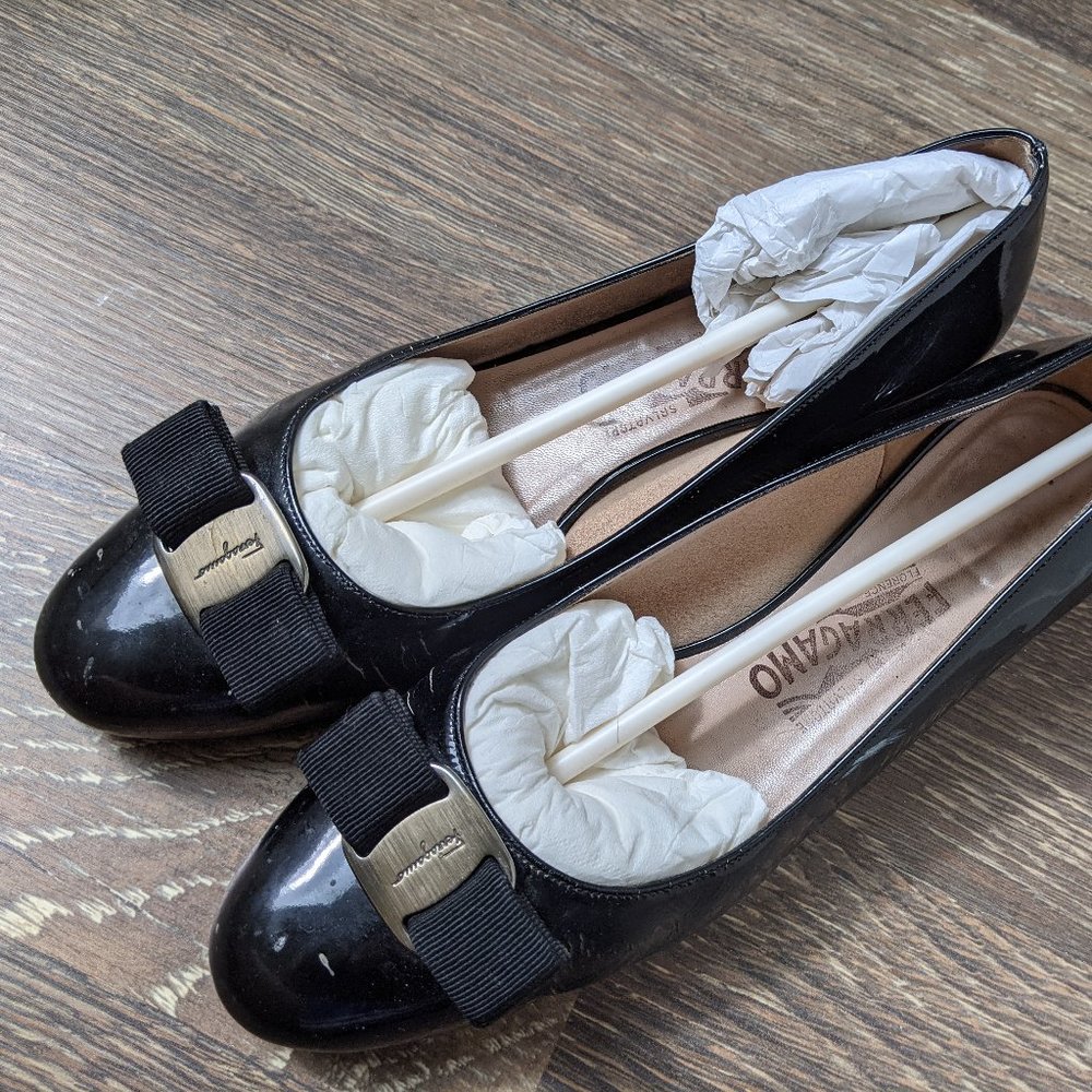 Salvatore Ferragamo Vara Pump Black Patent Leathe